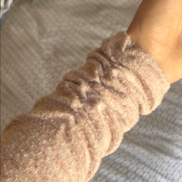 Light pink Cold Shoulder Sweater - Picture 3 of 4